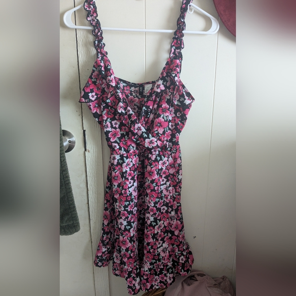 Floral Pink Ruffle Dress Size Small - Picture 2 of 2